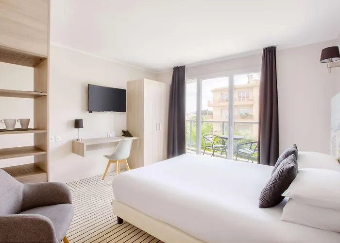 Western Riviera Отель 4*