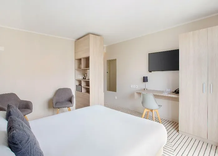 Отель Western Riviera 4*
